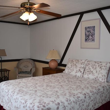 Ticonderoga The Stone House Motel & Motor Lodge מראה חיצוני תמונה