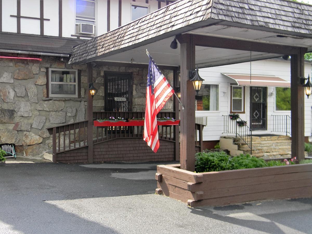 Ticonderoga The Stone House Motel & Motor Lodge מראה חיצוני תמונה