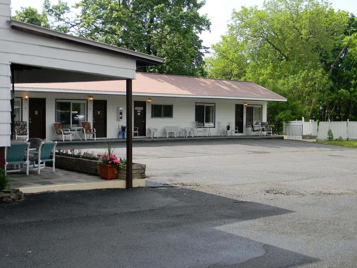 Ticonderoga The Stone House Motel & Motor Lodge מראה חיצוני תמונה