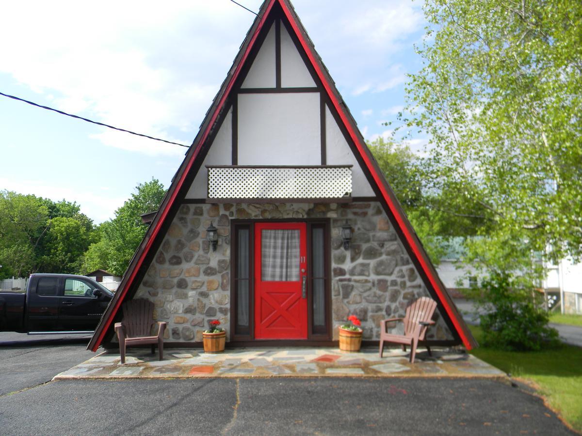 Ticonderoga The Stone House Motel & Motor Lodge מראה חיצוני תמונה