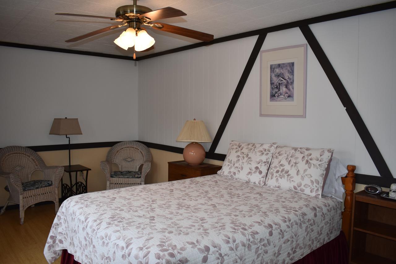 Ticonderoga The Stone House Motel & Motor Lodge מראה חיצוני תמונה