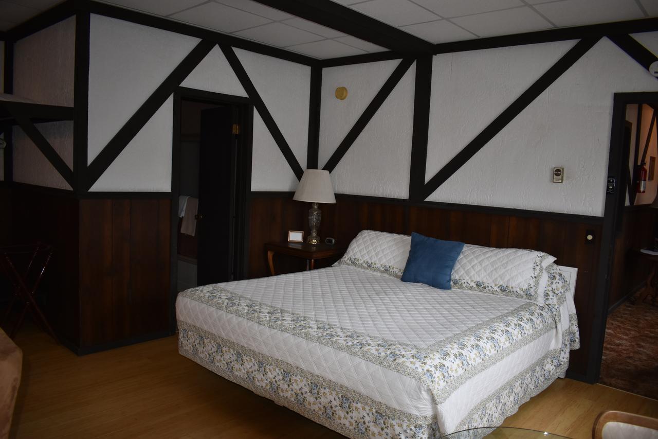 Ticonderoga The Stone House Motel & Motor Lodge מראה חיצוני תמונה